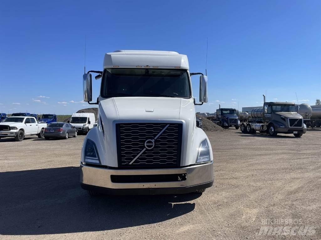 Volvo VNL 740 Trekkers