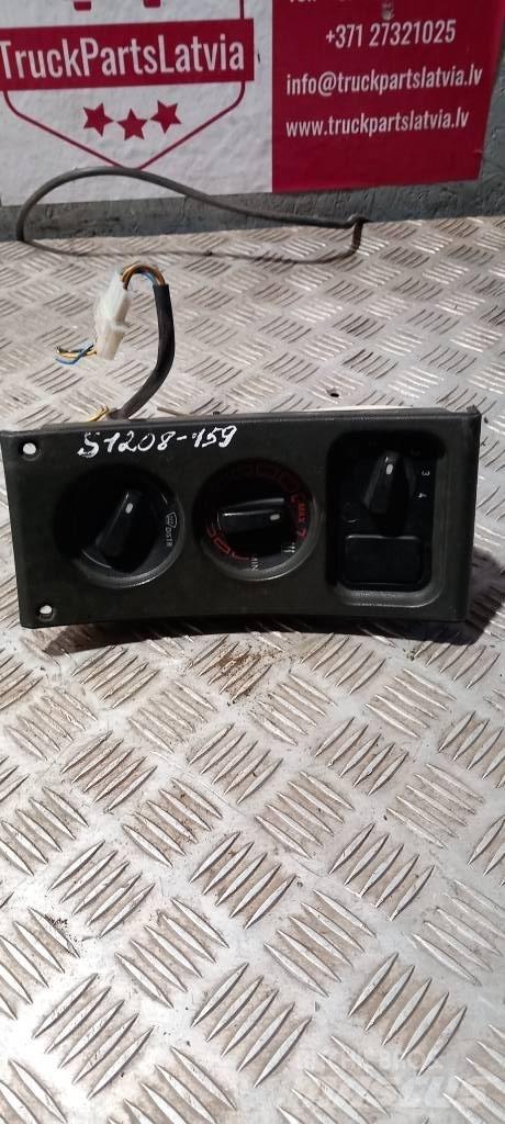 Scania 94 D.    1352348 Cabine en interieur