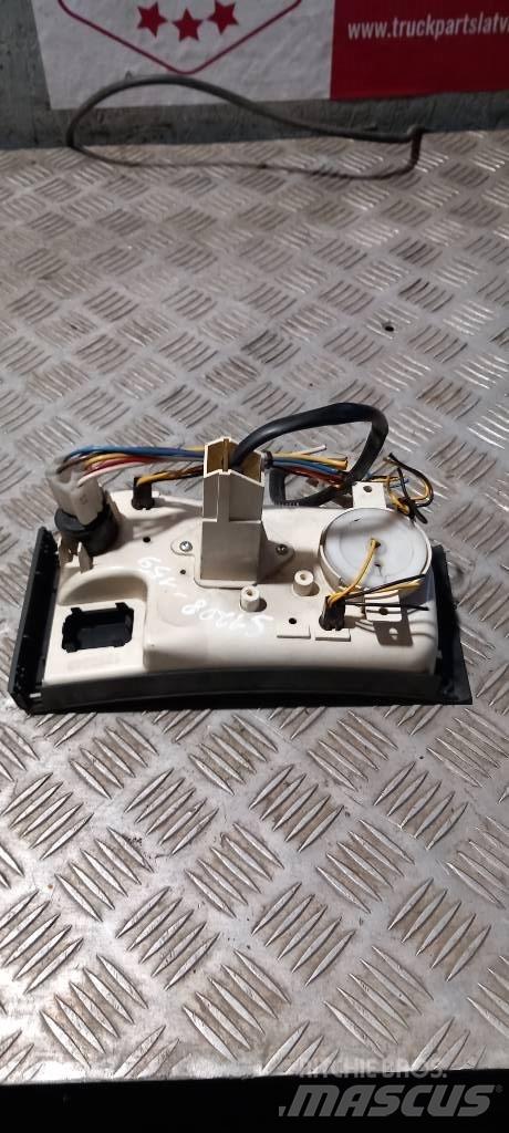 Scania 94 D.    1352348 Cabine en interieur