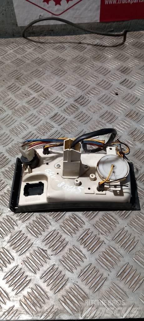 Scania 94 D.    1352348 Cabine en interieur