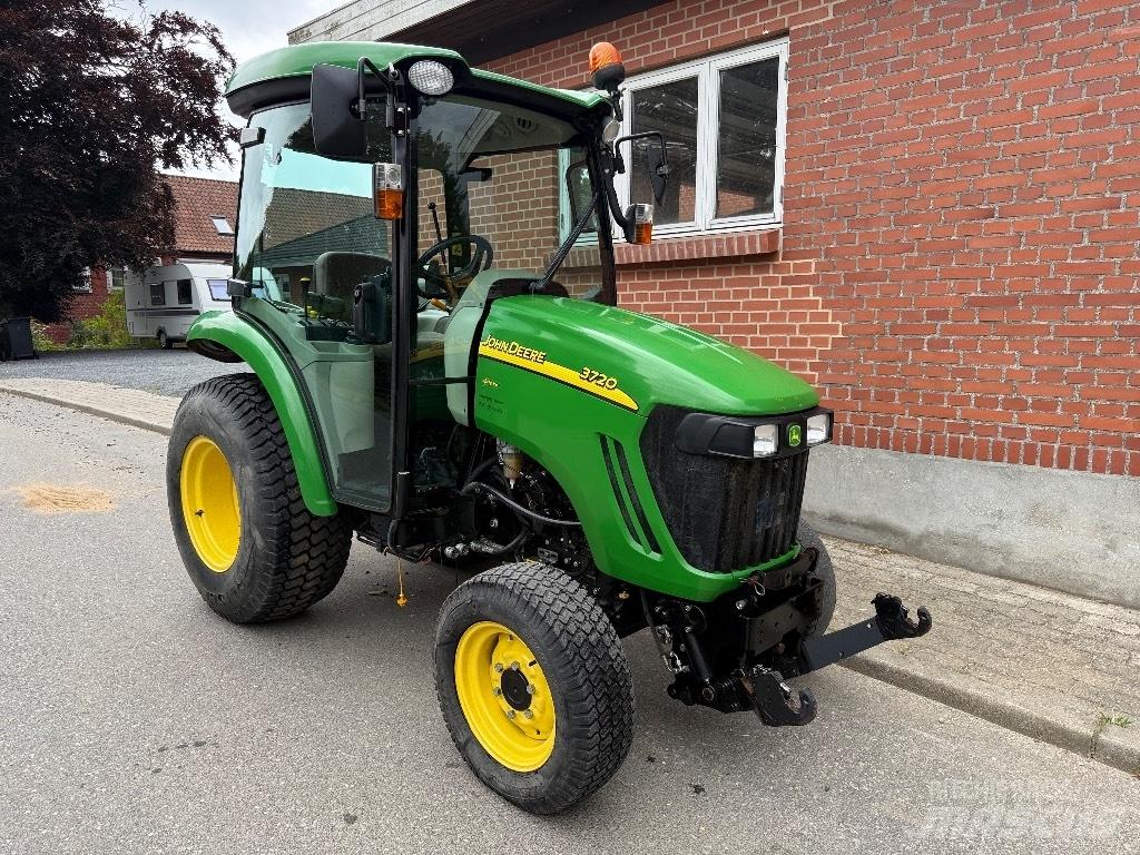 John Deere 3720 Compacttrekkers