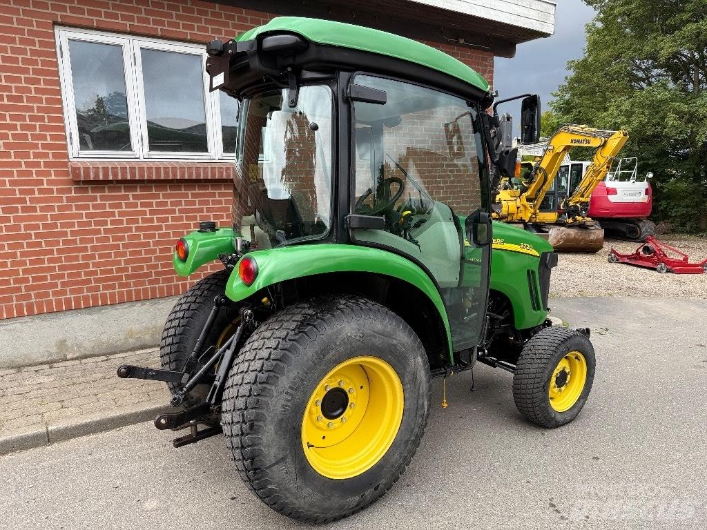 John Deere 3720 Compacttrekkers