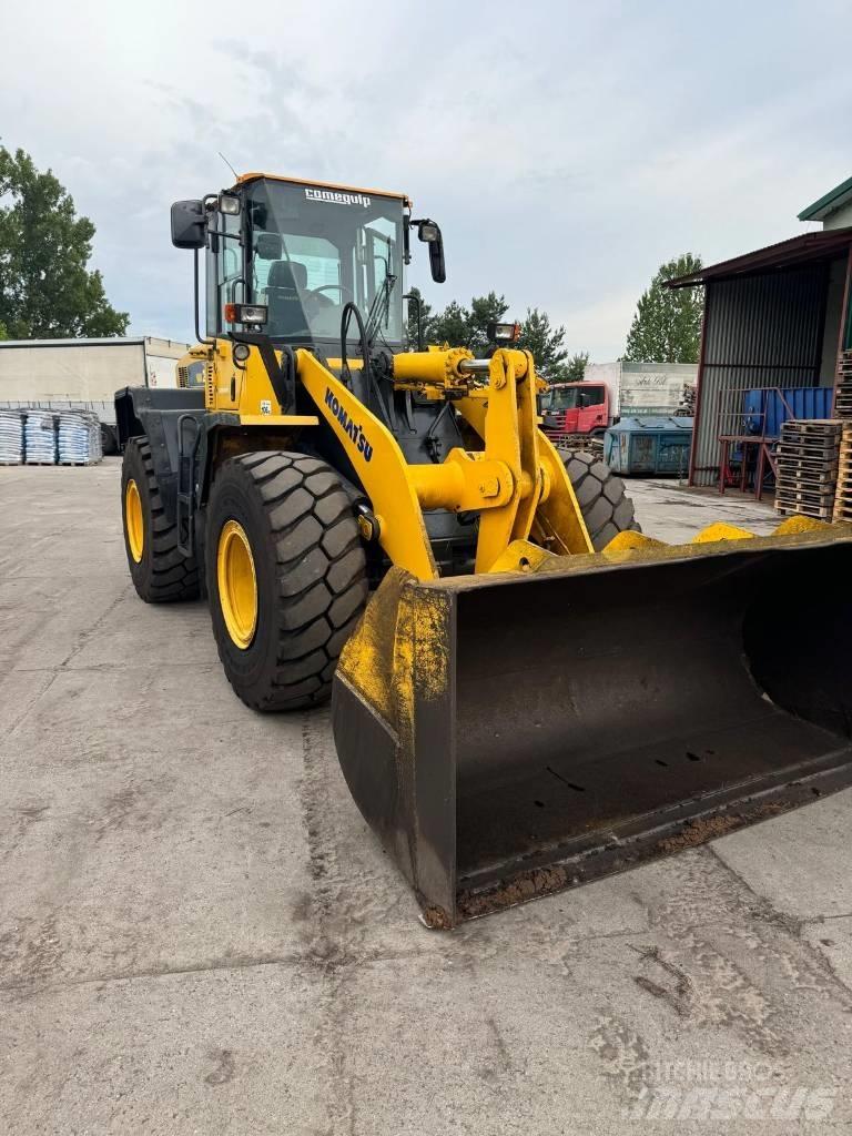 Komatsu WA250 Wielladers