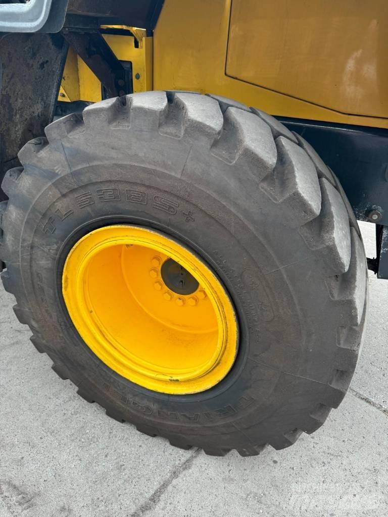 Komatsu WA250 Wielladers