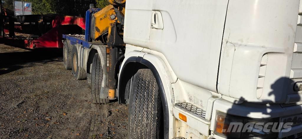 Scania R 144 G Vlakke laadvloer met kraan