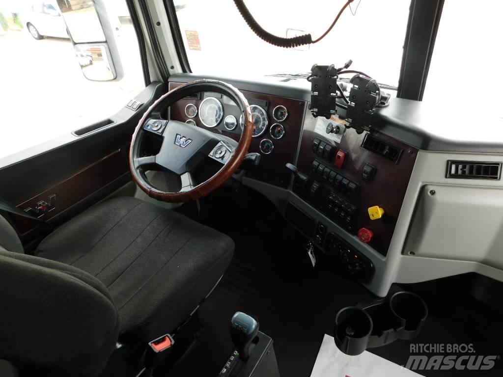 Western Star 5700 XE Trekkers