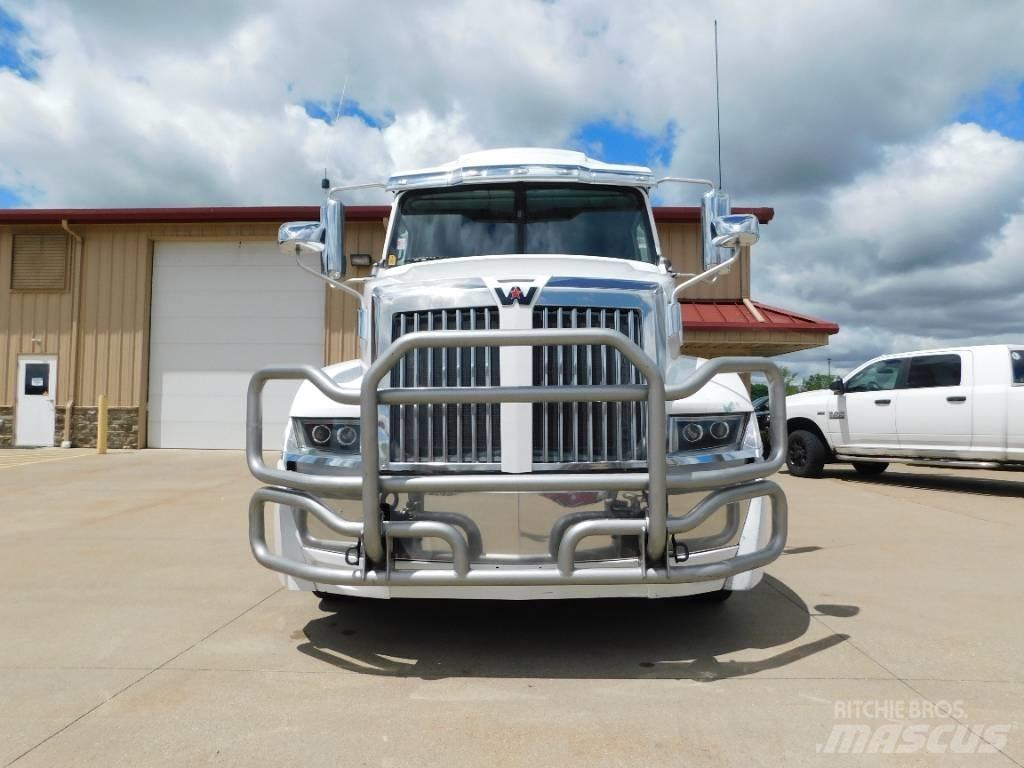 Western Star 5700 XE Trekkers