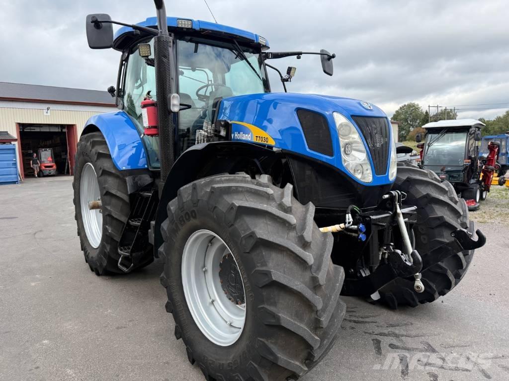 New Holland T7030 Tractoren
