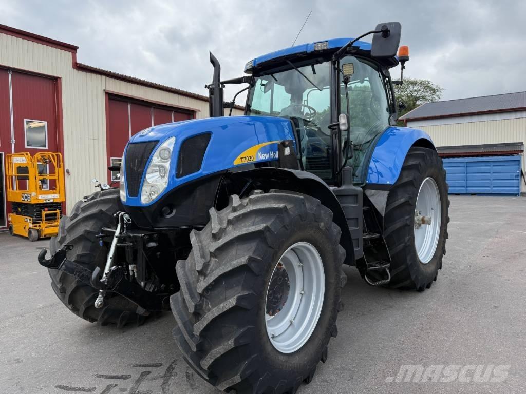 New Holland T7030 Tractoren