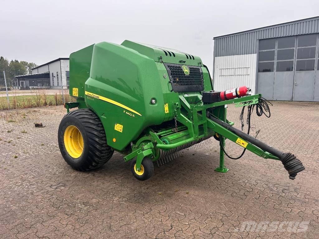 John Deere F 440 Ronde-balenpersen