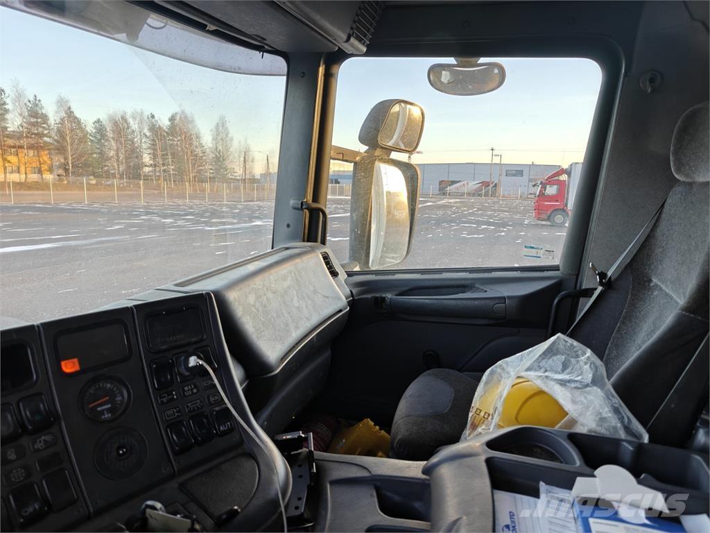 Scania P 94 Bakwagens met gesloten opbouw