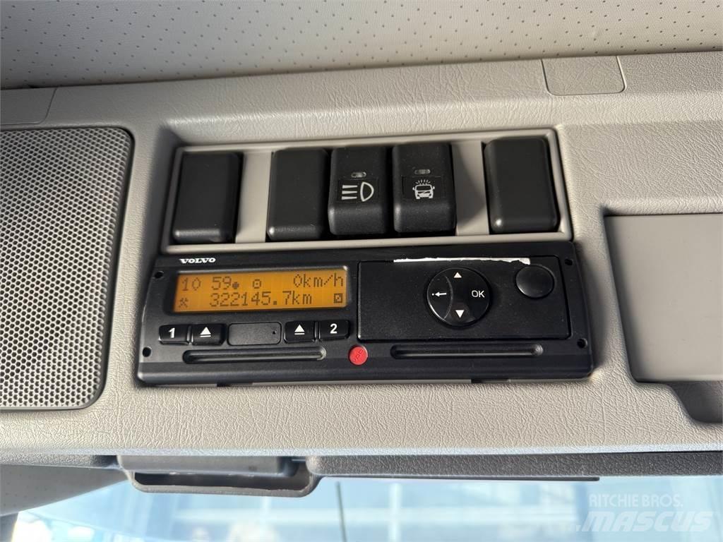 Volvo FM 370 6X2 Vlakke laadvloer met kraan