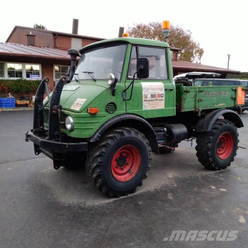 Mercedes-Benz U421 Tractoren