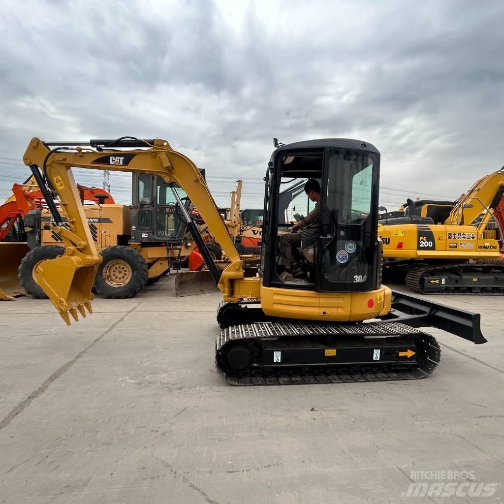 CAT 304 Rupsgraafmachines