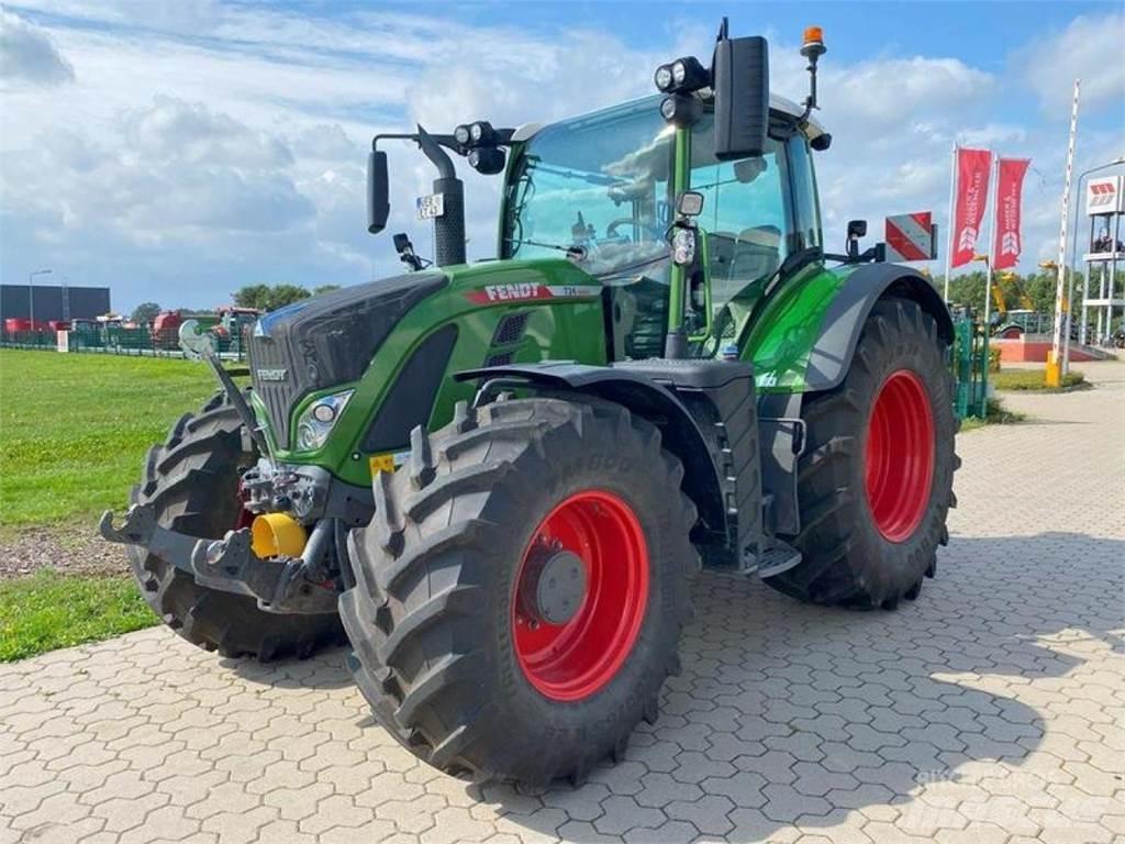 Fendt 724 PROFI+ Tractoren