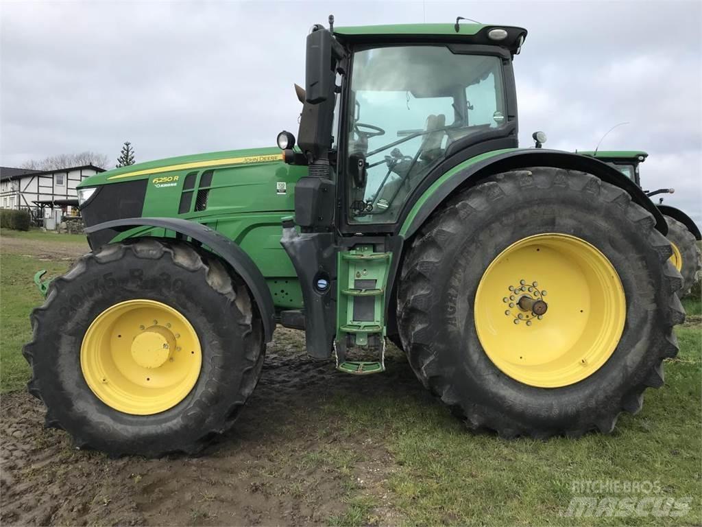 John Deere 6250R Tractoren