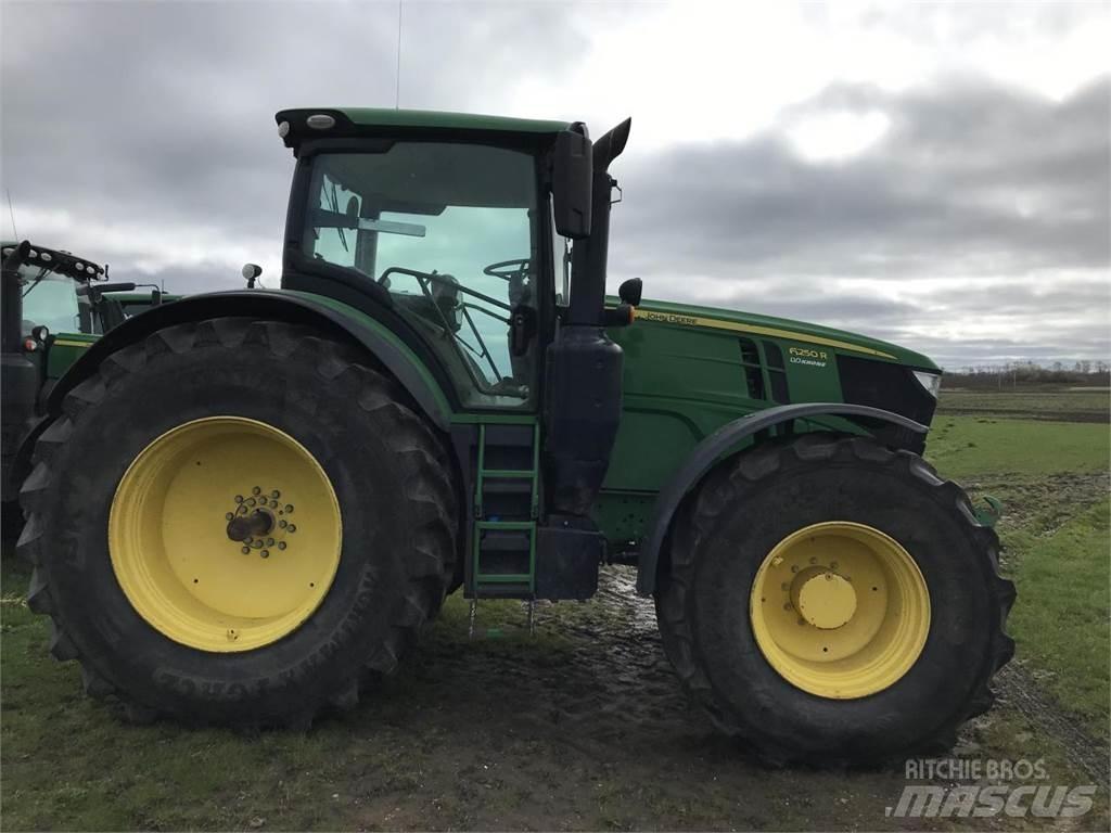 John Deere 6250R Tractoren