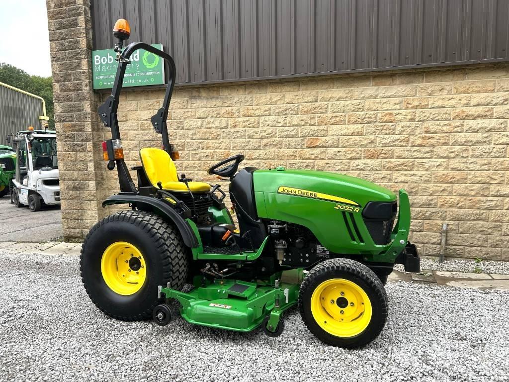 John Deere 2032R Compacttrekkers