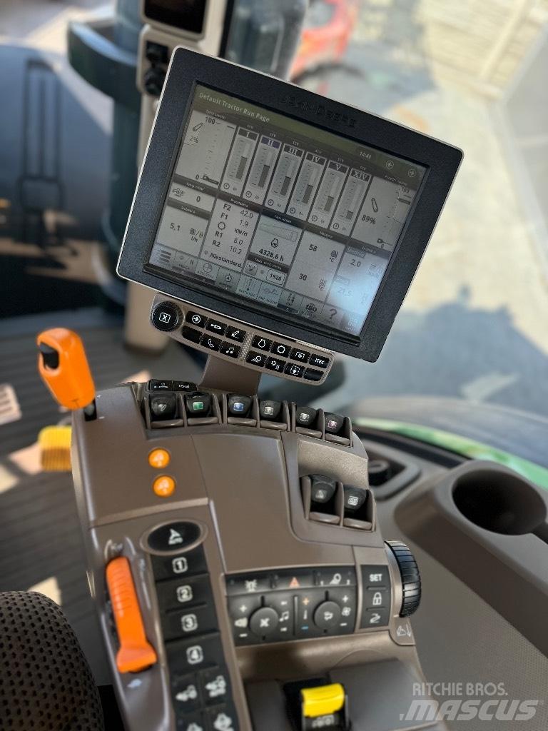 John Deere 8400 R Tractoren