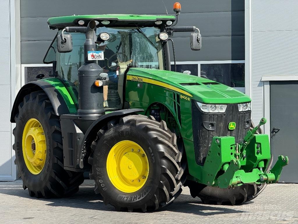 John Deere 8400 R Tractoren
