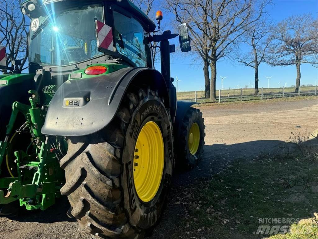John Deere 6230R Tractoren