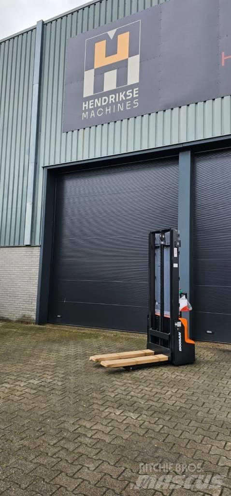 Doosan LSM 12 N Meeloop stapelaar