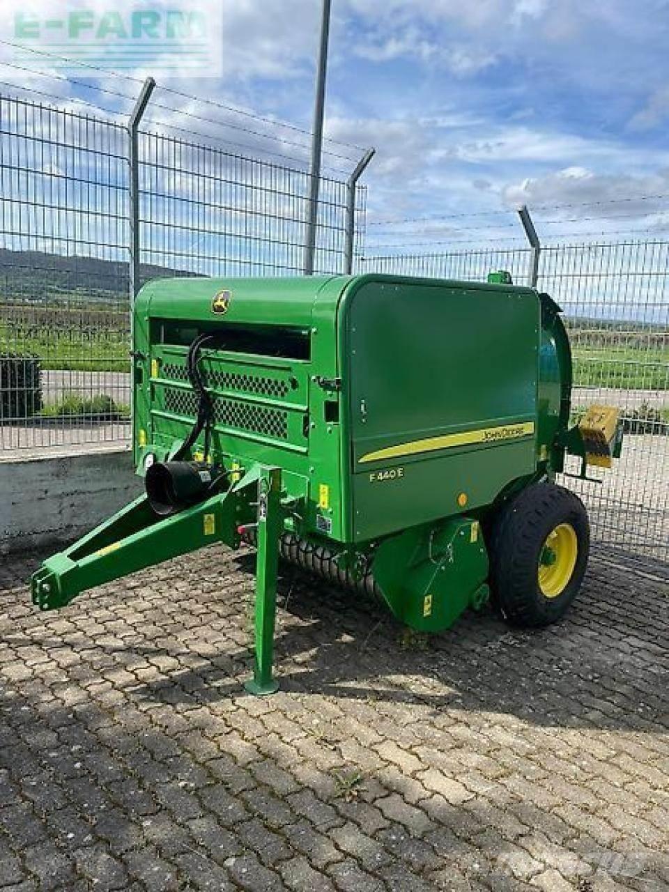 John Deere f440e Vierkante balenpers