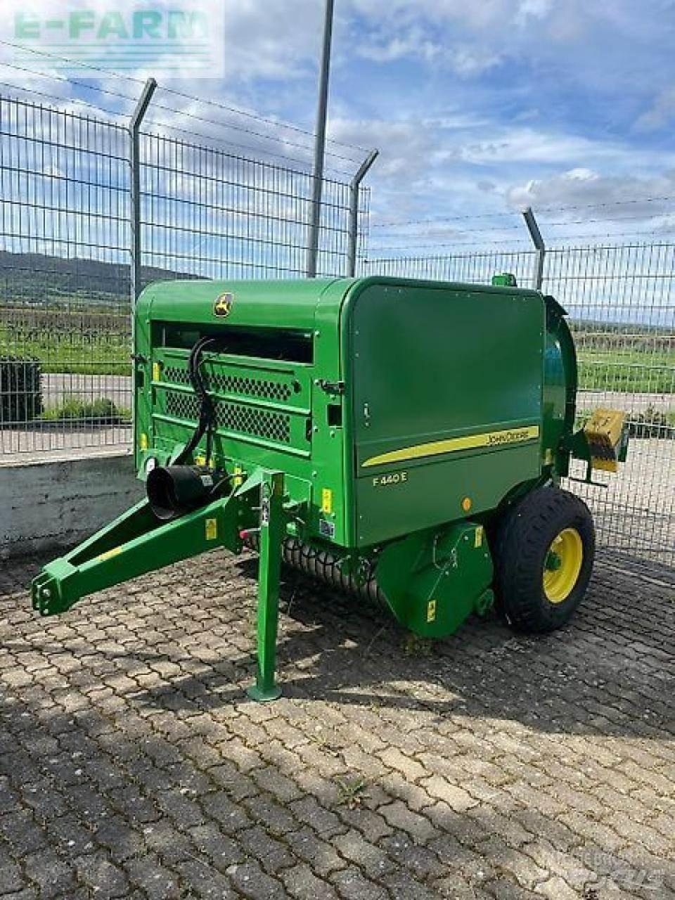 John Deere f440e Vierkante balenpers