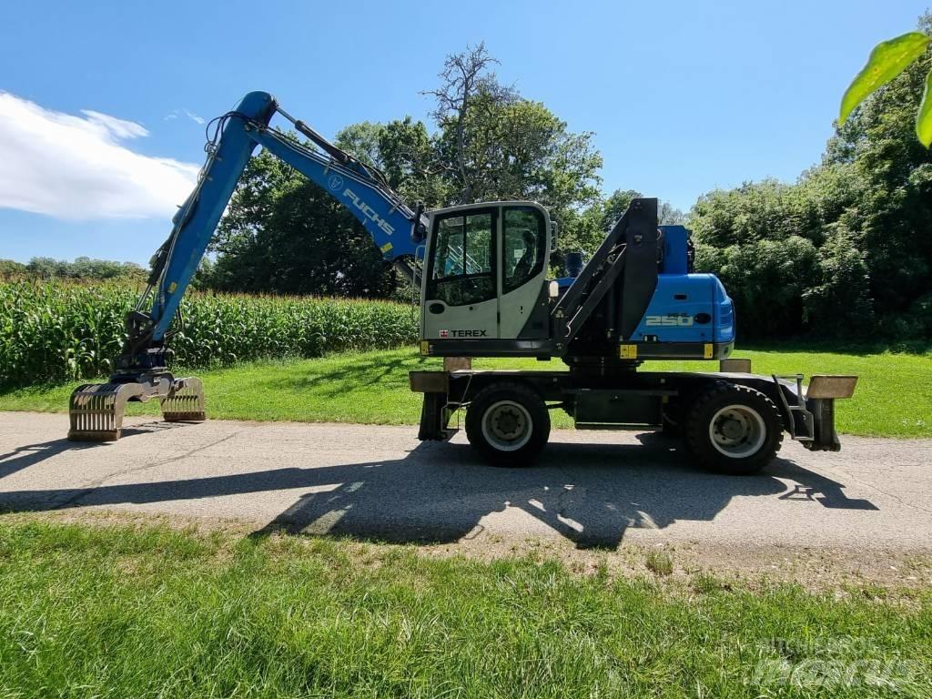 Fuchs MHL 250 Waste / industry handlers