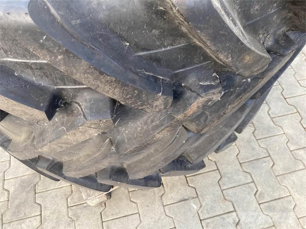 Alliance 420/85R28 Banden, wielen en velgen