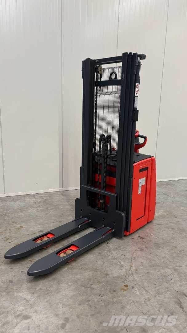 Linde L14 Zelfrijdende stapelaars