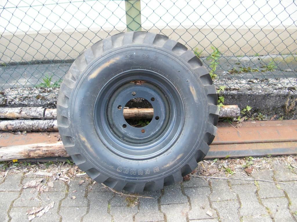 Kumho 12-16,5 Banden, wielen en velgen