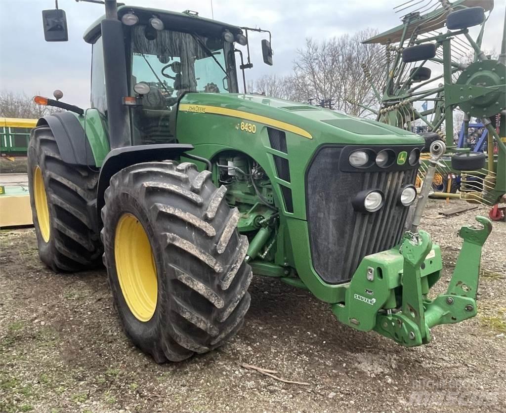 John Deere 8430 Tractoren