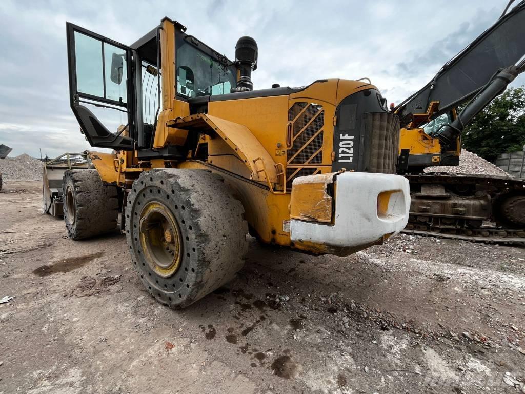 Volvo L 120 F Wielladers
