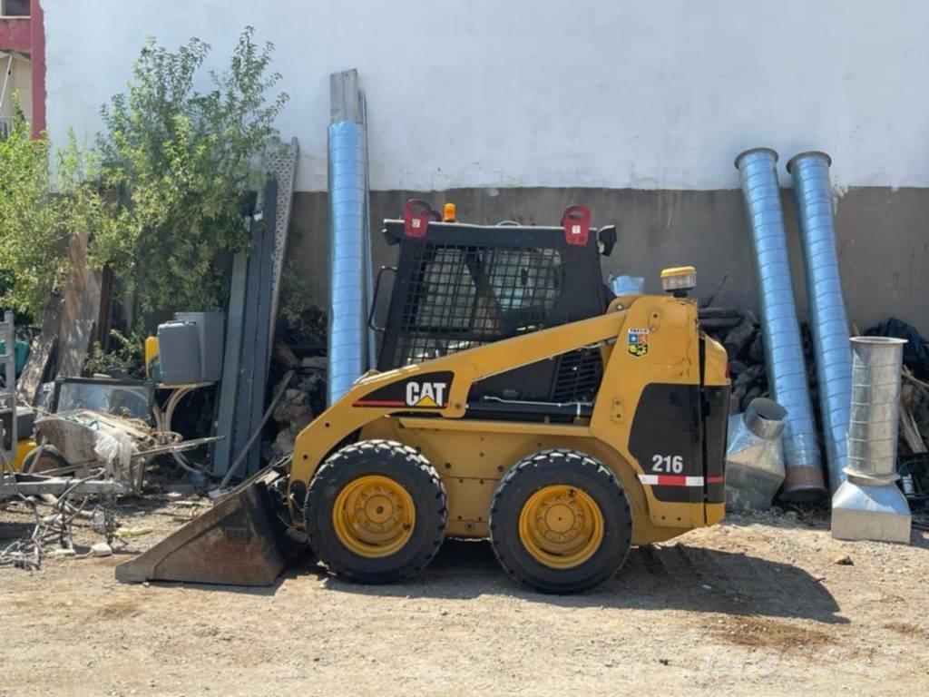 CAT 216 Schrankladers