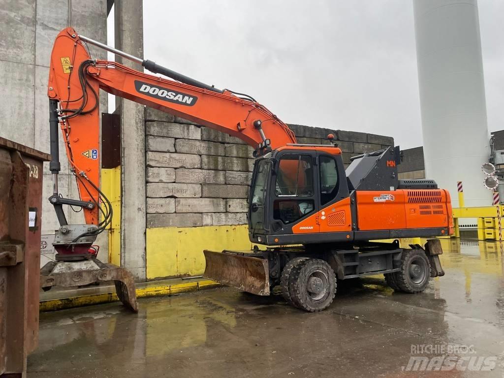 Doosan DX 210 W - 5 Wielgraafmachines
