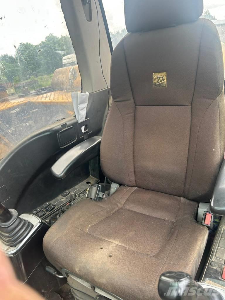JCB JS 130 LC Rupsgraafmachines