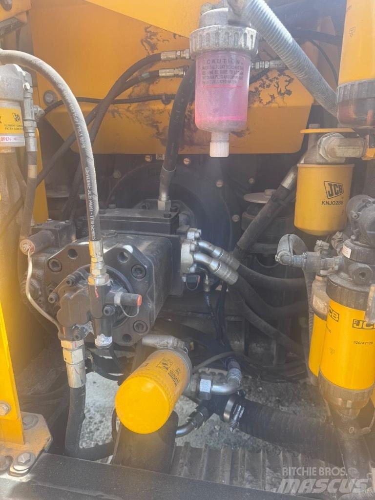 JCB JS 131 LC Rupsgraafmachines