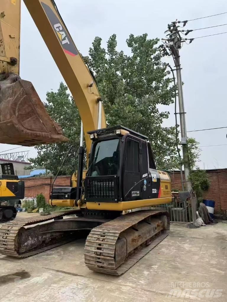 CAT 323D Rupsgraafmachines
