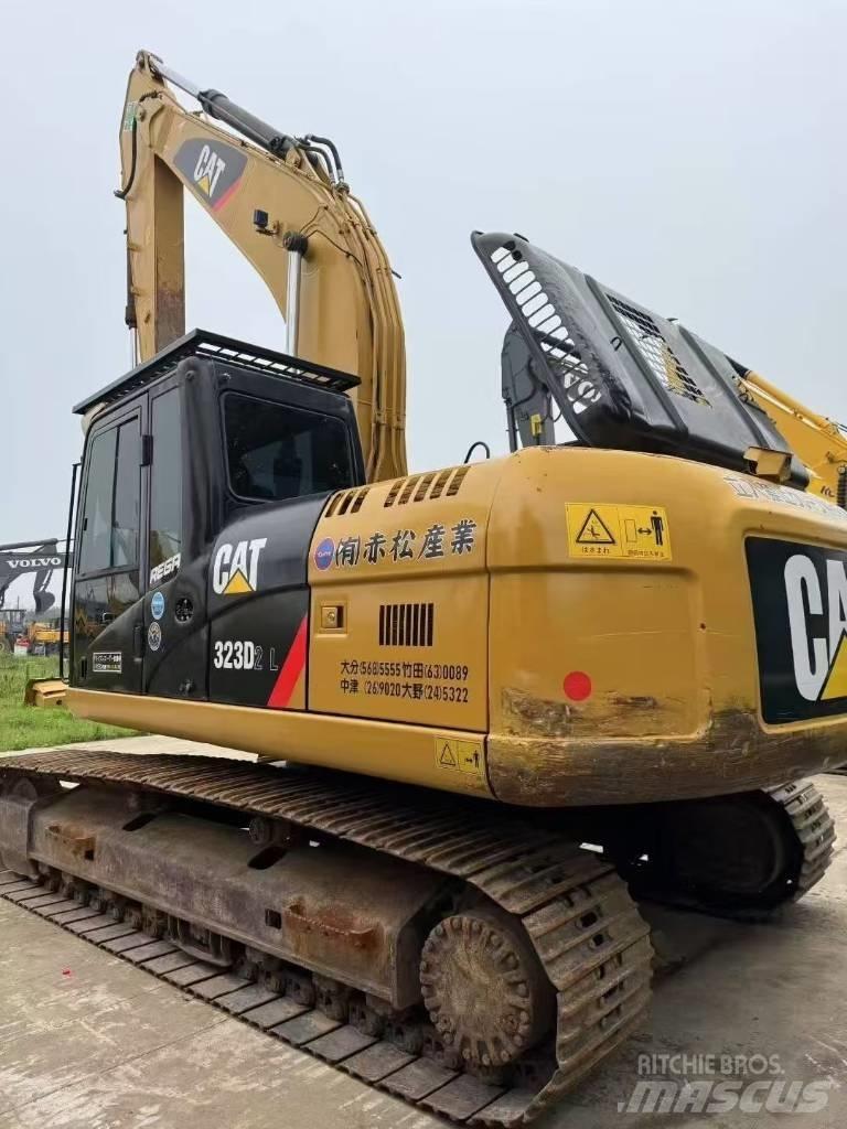 CAT 323D Rupsgraafmachines