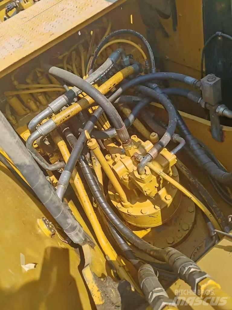CAT 323D Rupsgraafmachines