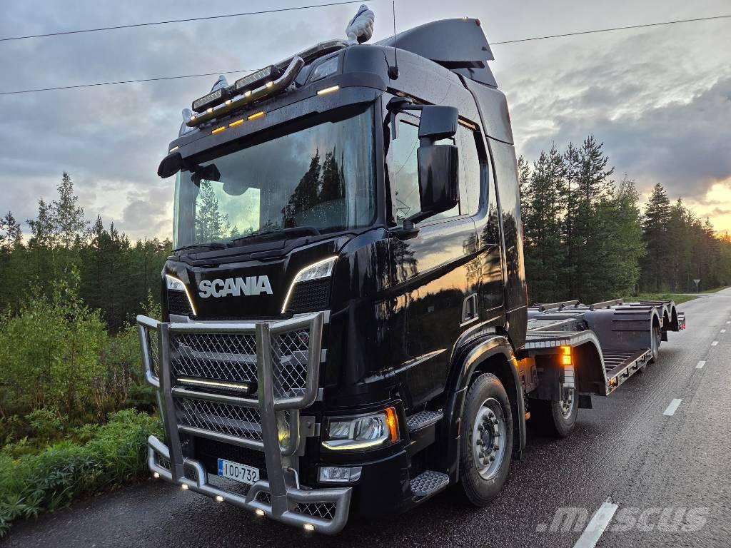Scania R 450 Vrachtwagens voor bosbouwmachines
