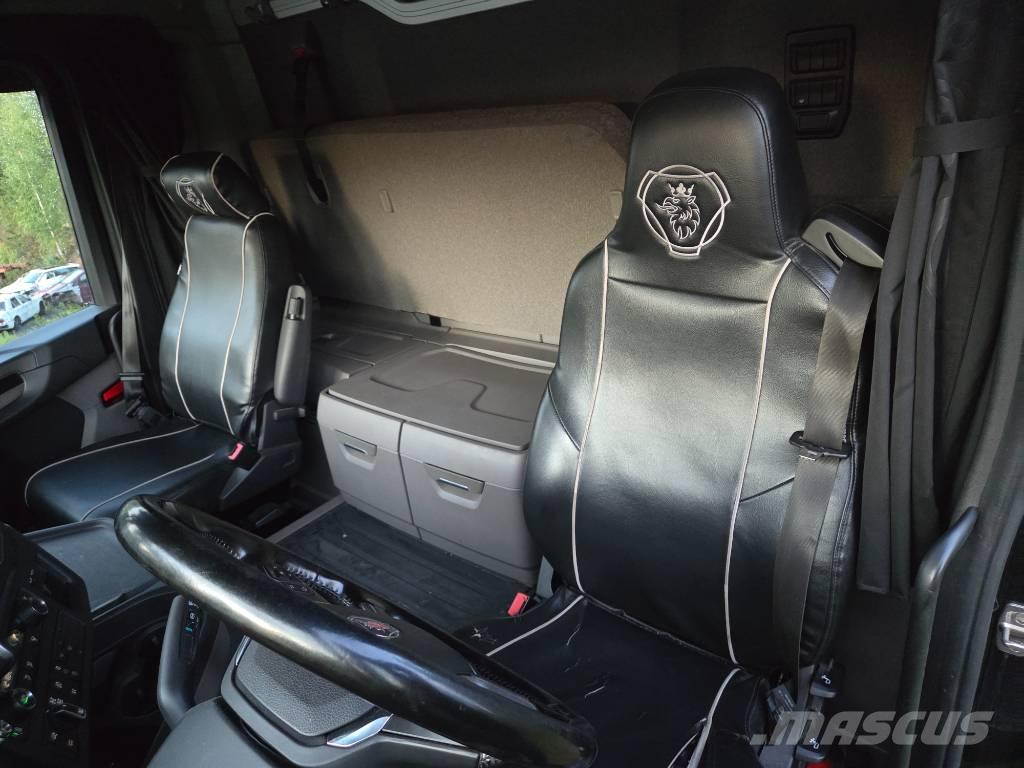 Scania R 450 Vrachtwagens voor bosbouwmachines