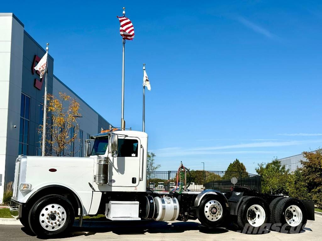 Peterbilt 389 PRIDE Trekkers