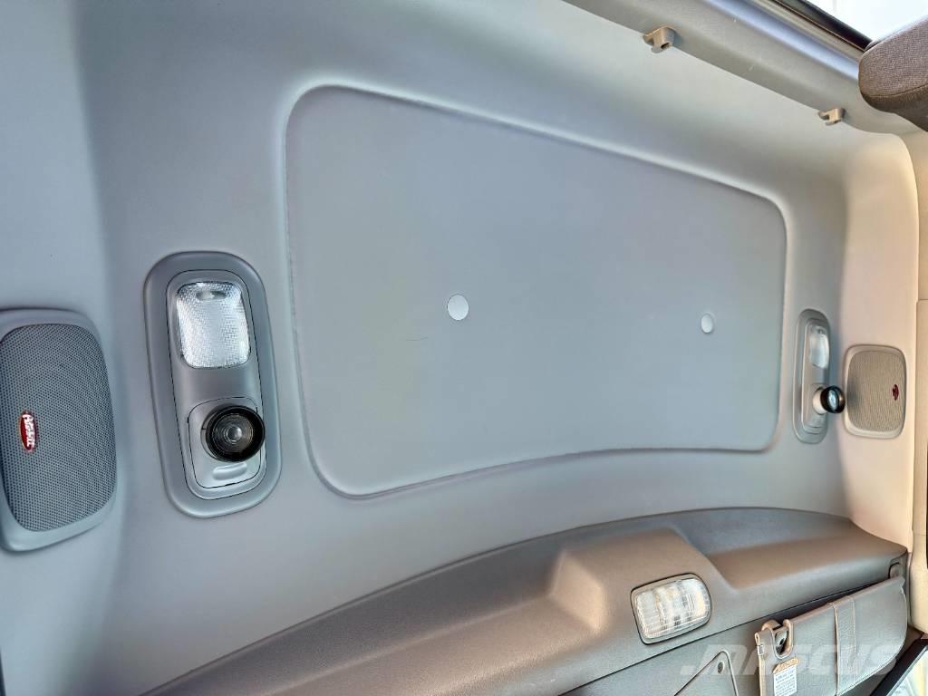 Peterbilt 389 PRIDE Trekkers