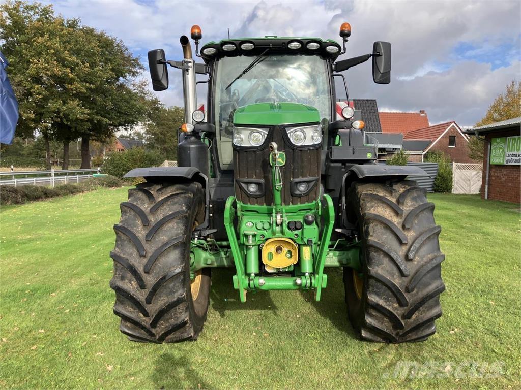 John Deere 6215R Tractoren