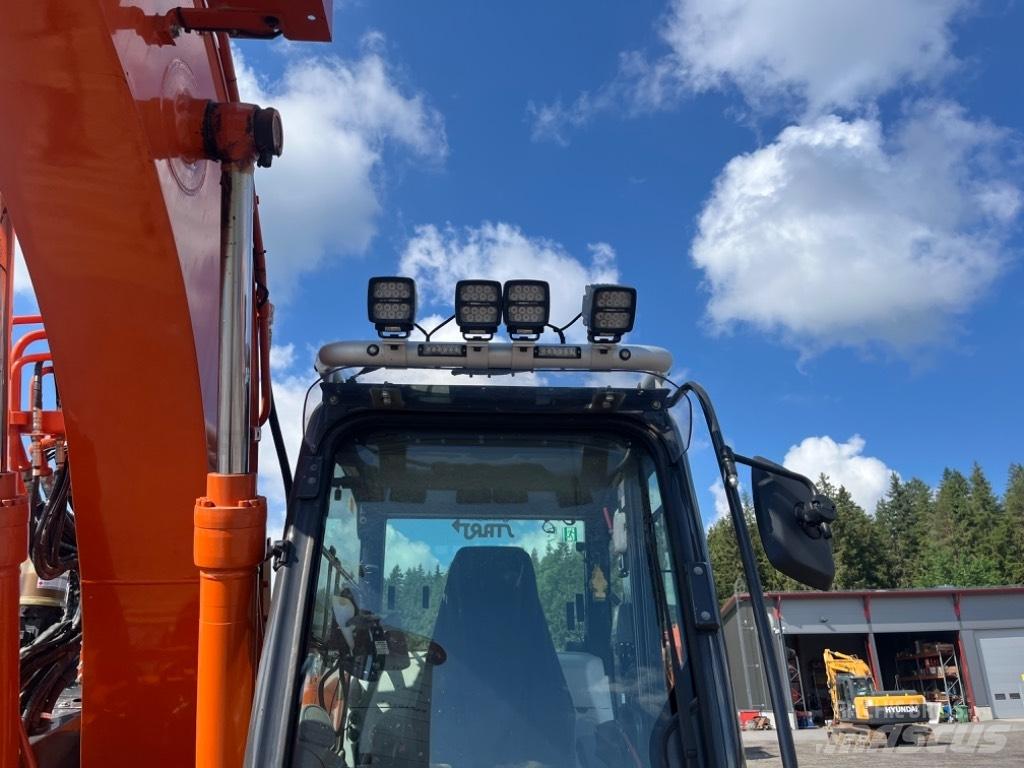Hitachi ZX 135 US-6 Rupsgraafmachines
