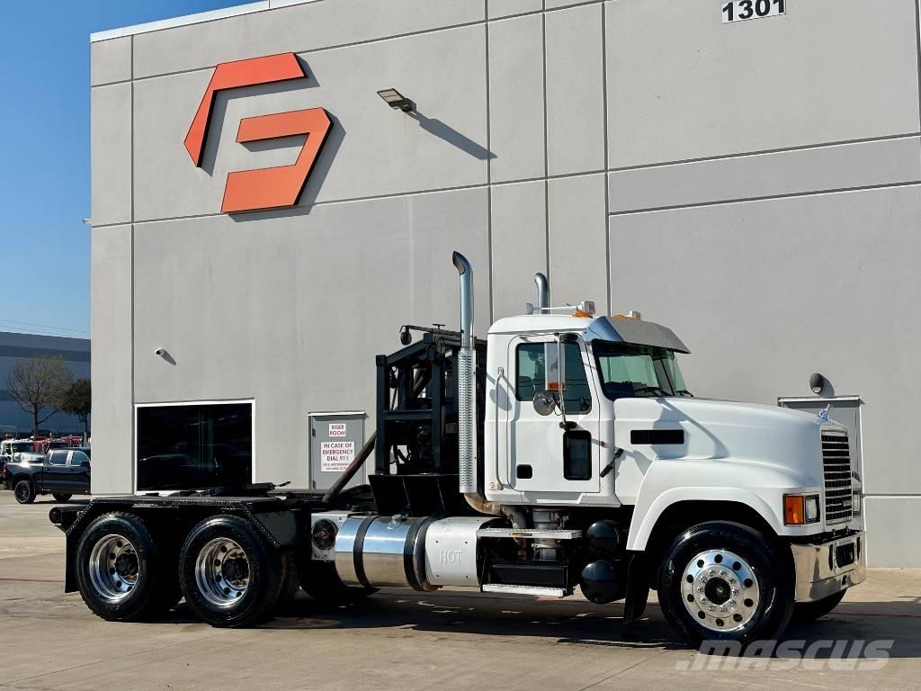 Mack CHU 613 Sleepwagens