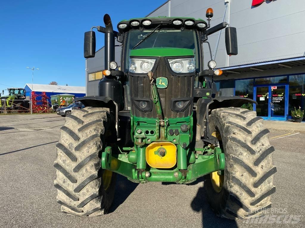 John Deere 6215 R Tractoren