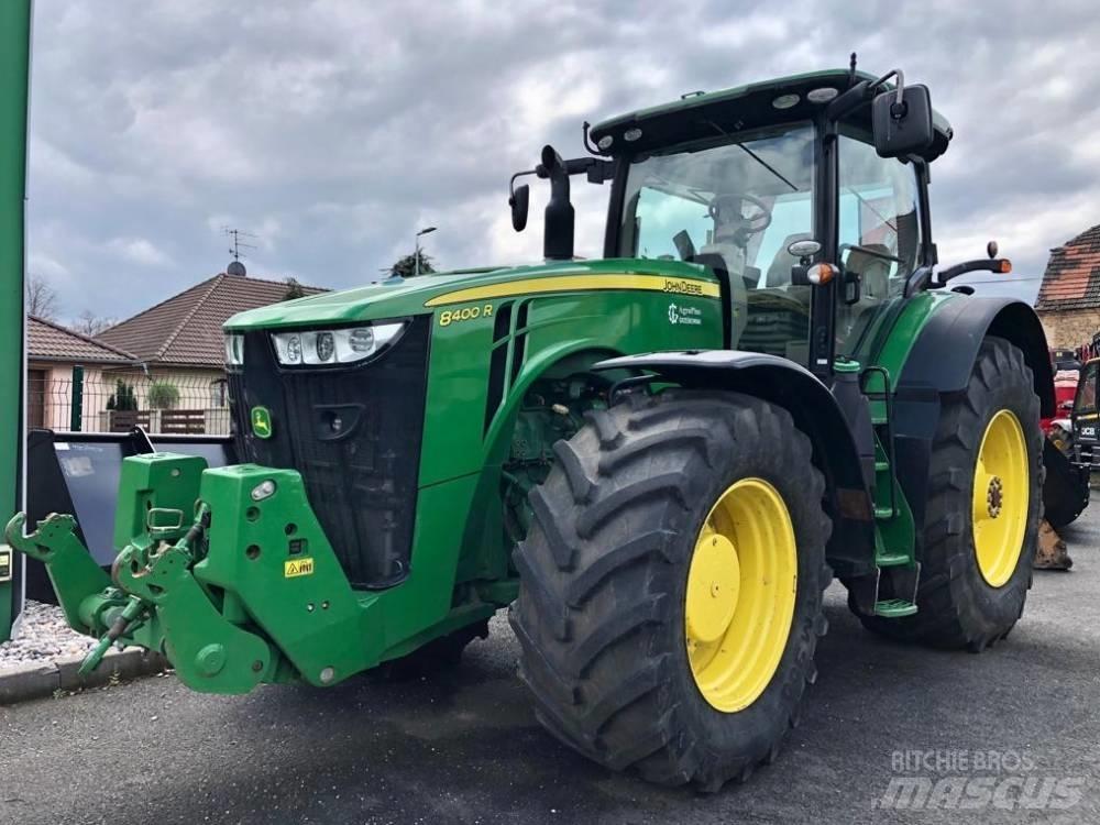 John Deere 8400 R Tractoren